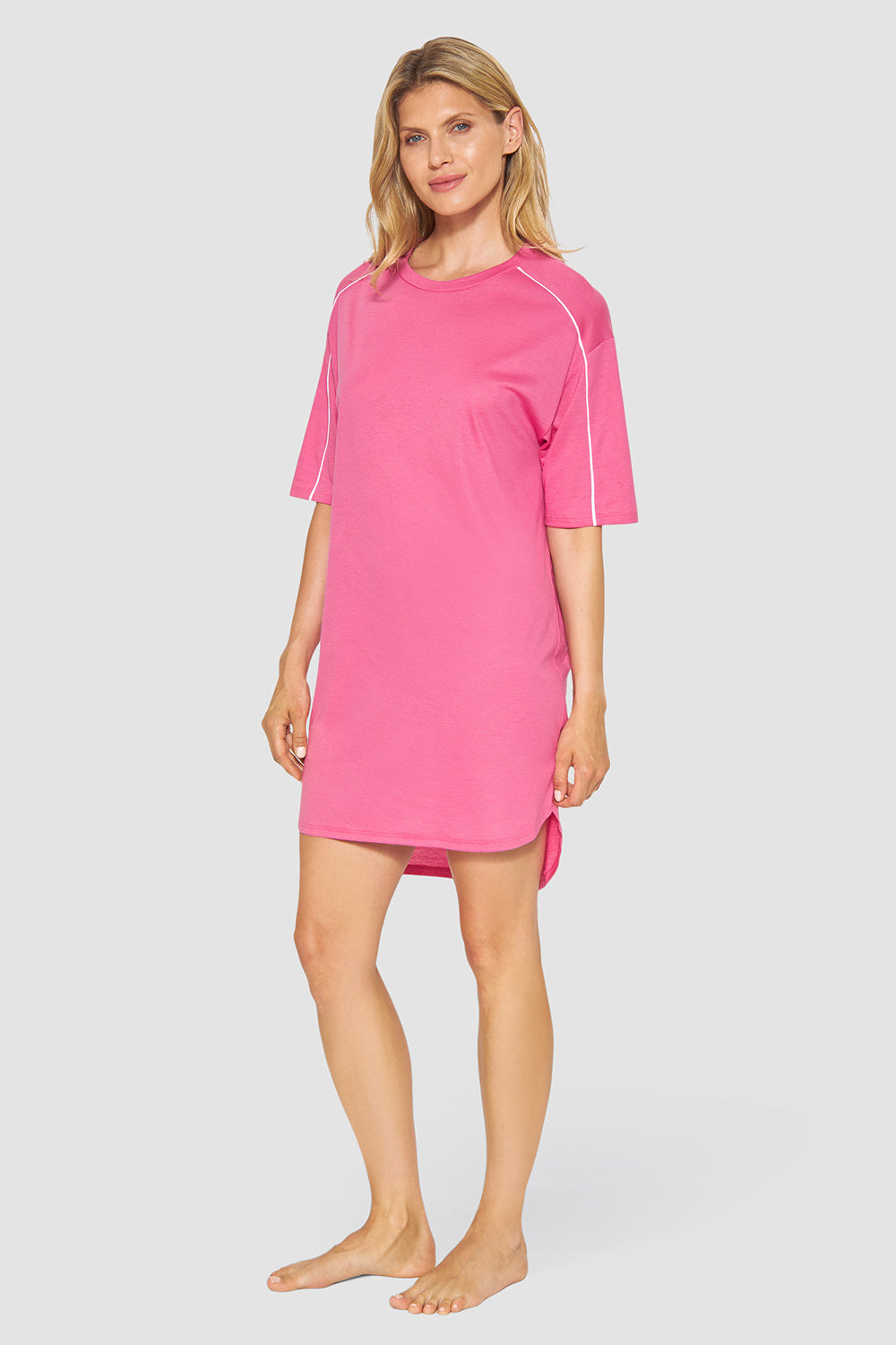 Ganzkörperbild von Rösch Nachthemd Knielang