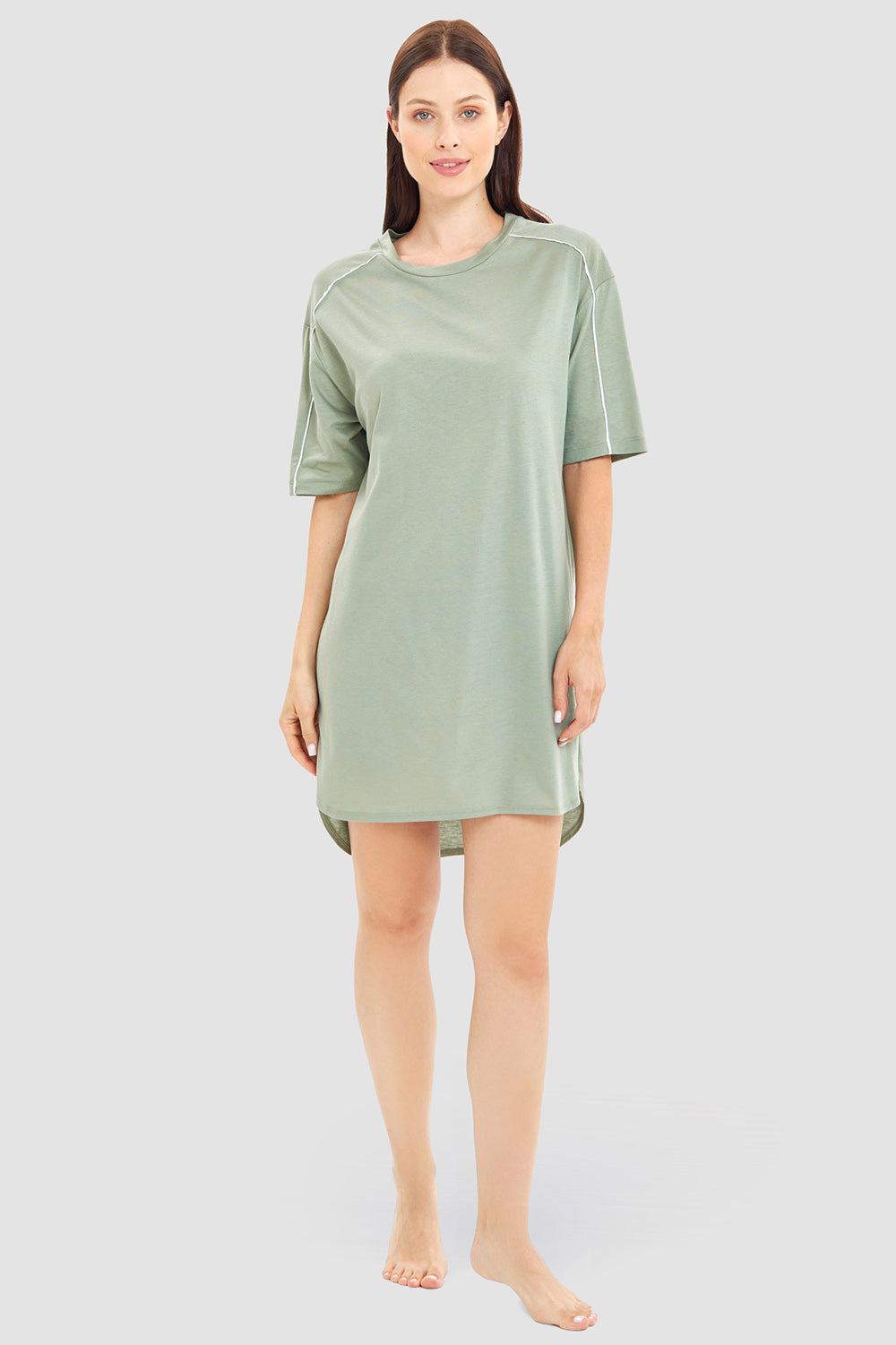 Ganzkörperbild von Rösch Nachthemd Knielang