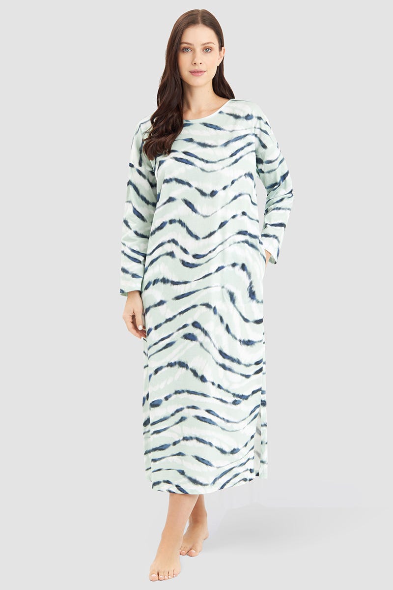 Frontalbild von Nachthemd im Batidruck Mintgrün Maxilänge 100% Baumwolle