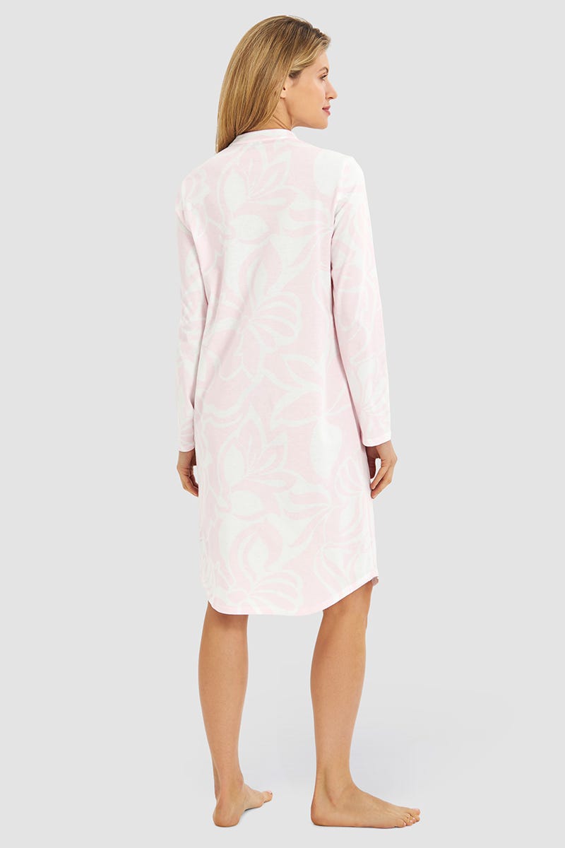 Rückansicht von Nachthemd im pastelligen Blumendruck 100% Baumwolle