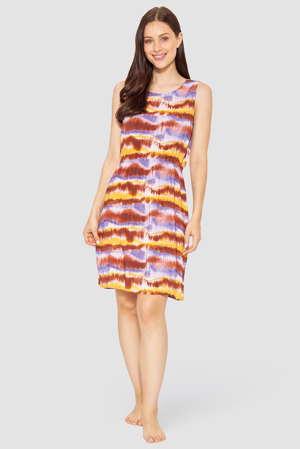 Frontalbild von Trägerkleid im Batikdruck moderne Streifen im Webdruck 100% Viskose