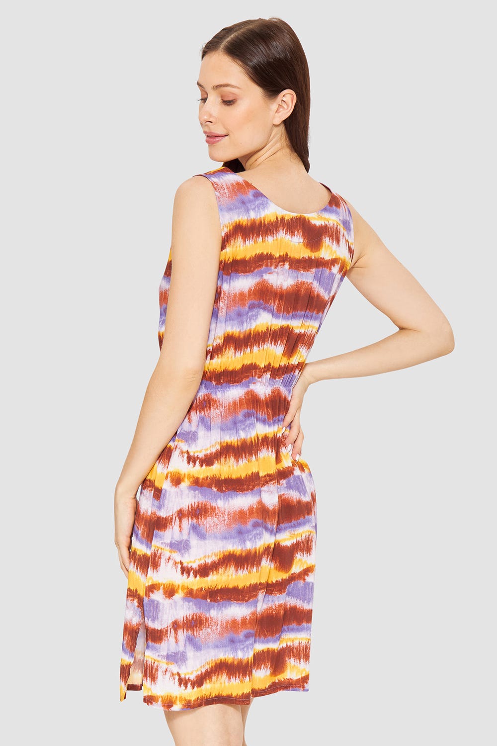 Rückansicht von Trägerkleid im Batikdruck moderne Streifen im Webdruck 100% Viskose