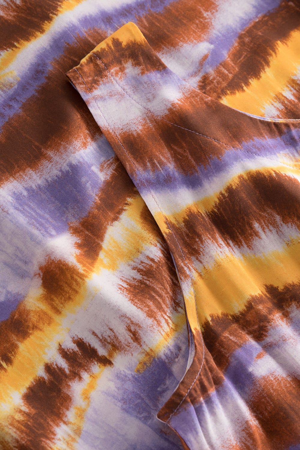 Detailbild 1 von Trägerkleid im Batikdruck moderne Streifen im Webdruck 100% Viskose