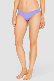 Frontalbild von Bikini-Hose wendbar in Flieder und im Tupfendruck Leo