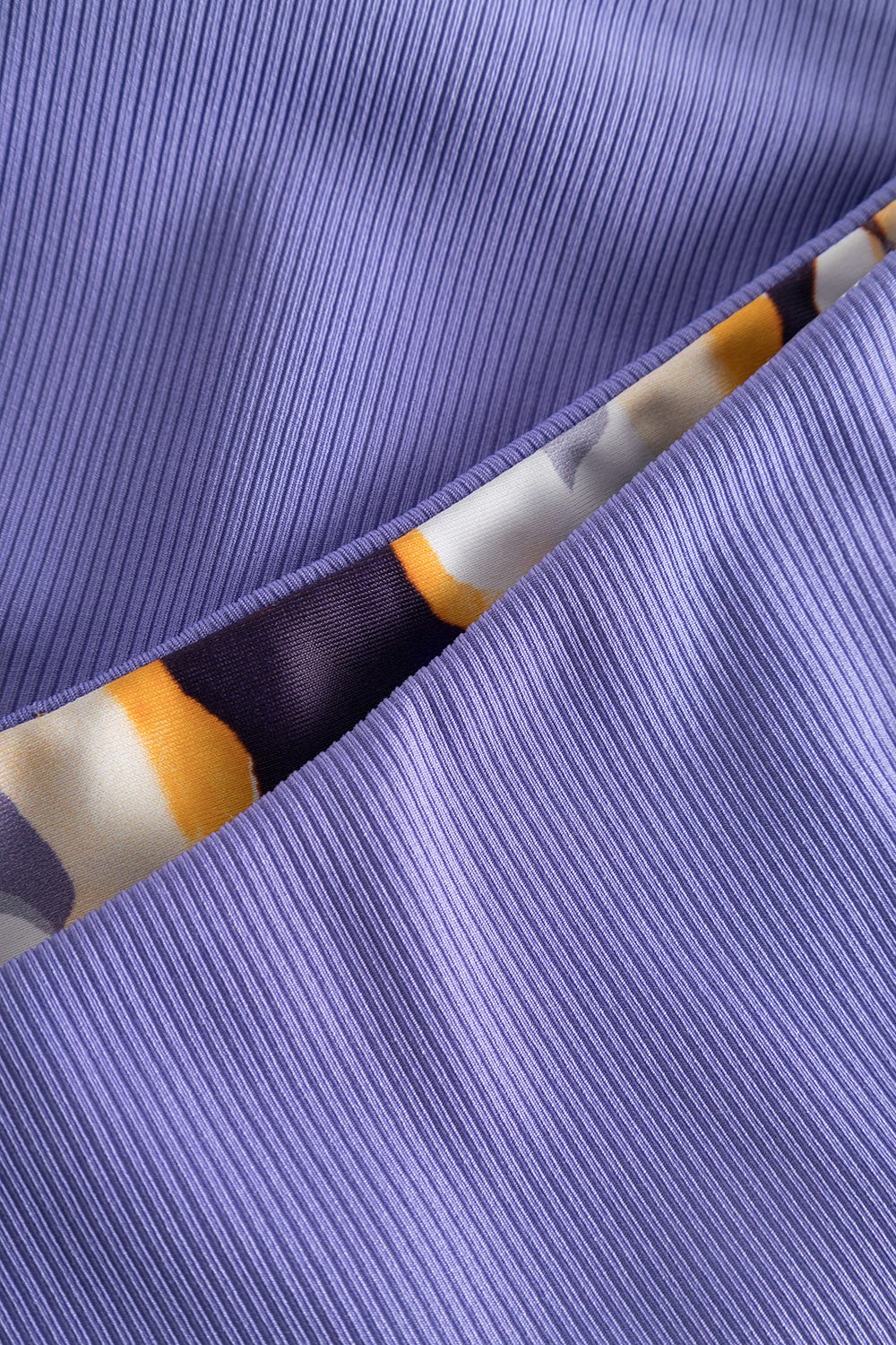 Detailbild 1 von Bikini-Hose wendbar in Flieder und im Tupfendruck Leo