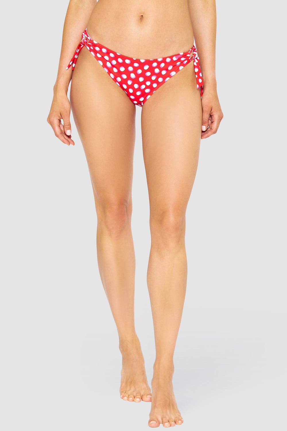 Frontalbild von Bikini-Hose im Retro-Tupfendruck Rot-Weiß zum Binden