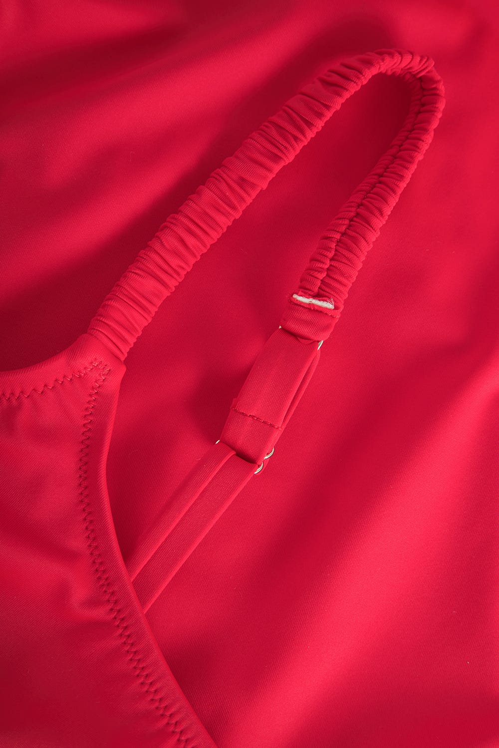 Detailbild 1 von Badeanzug in Rot einfarbig mit Bügel
