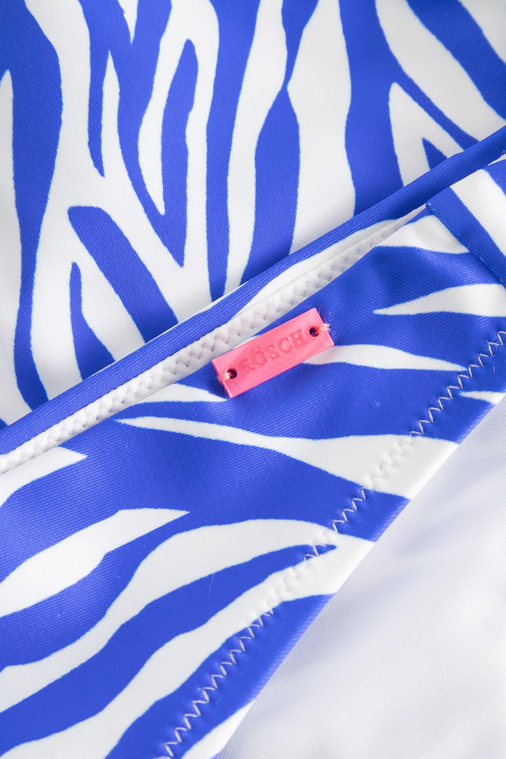 Detailbild 2 von Bikini-Hose im modernen Zebradruck Blau-Weiß zum Binden