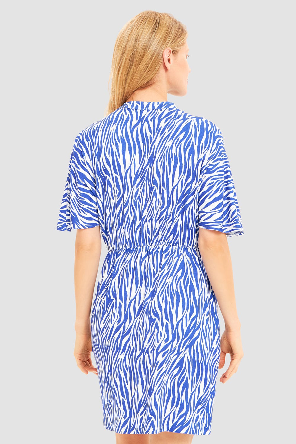 Rückansicht von Strandkleid Kurzarm im modernen Zebradruck Blau-Weiß Viskose/Elasthan