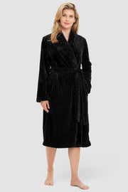 Frontalbild von Morgenmantel in Struktur-Optik aus Flausch 100% Polyester