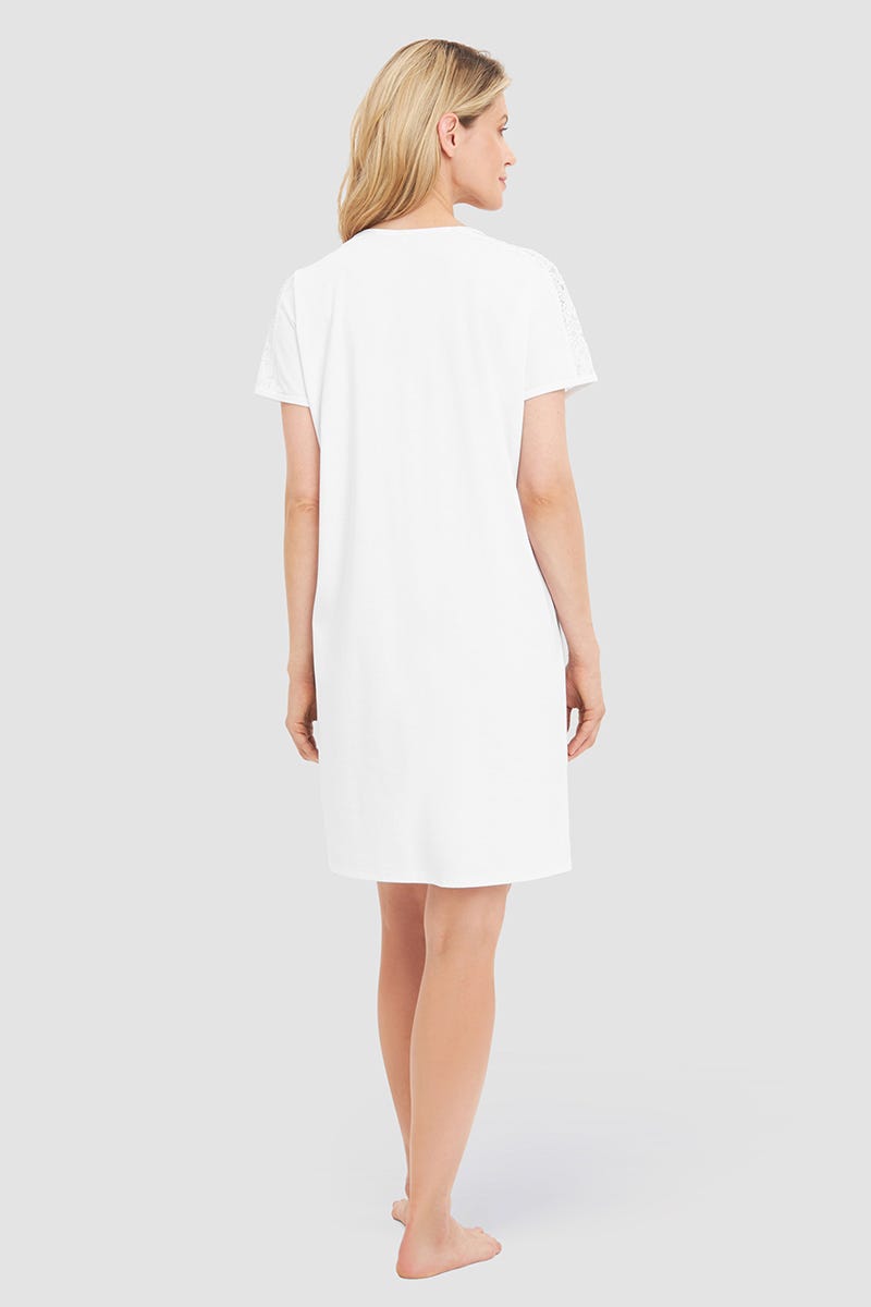 Rückansicht von Nachthemd mit Spitzendetails an Ärmel 100% Baumwolle
