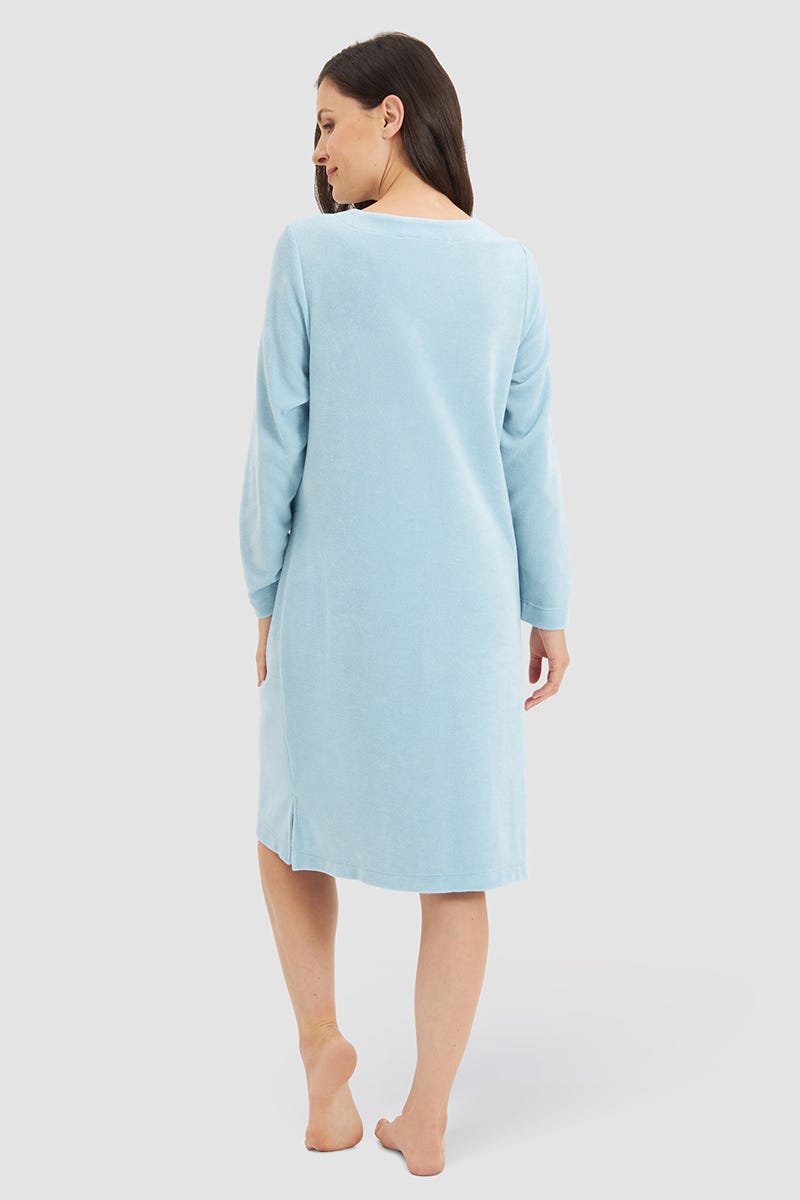 Rückansicht von Hausmantel aus Frottee mit Knopfleiste Baumwolle/Polyester