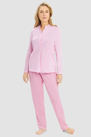 Frontalbild von Pyjama mit minimalistischem Grafikdruck 100% Baumwolle