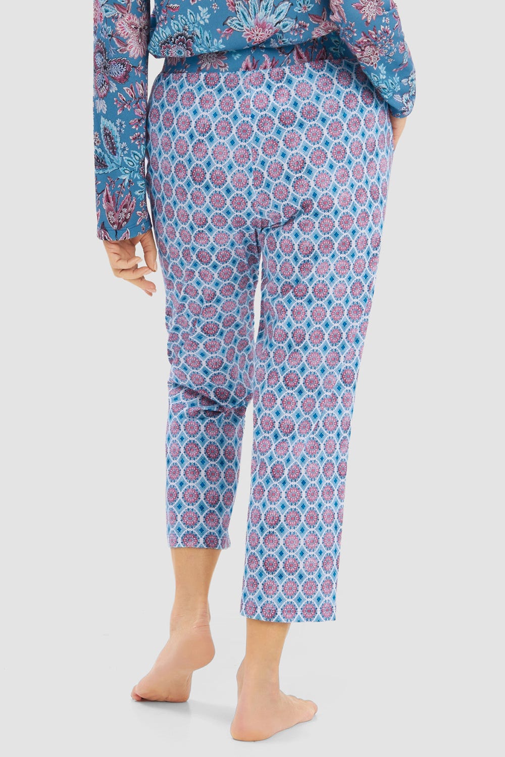 Rückansicht von 7/8-Hose im Grafikdruck Ornamental Baumwolle/Modal