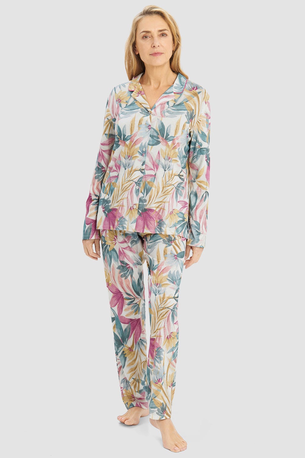 Frontalbild von Pyjama im herbstlichen Blätterdruck Herrenhemdstil Baumwolle/Modal