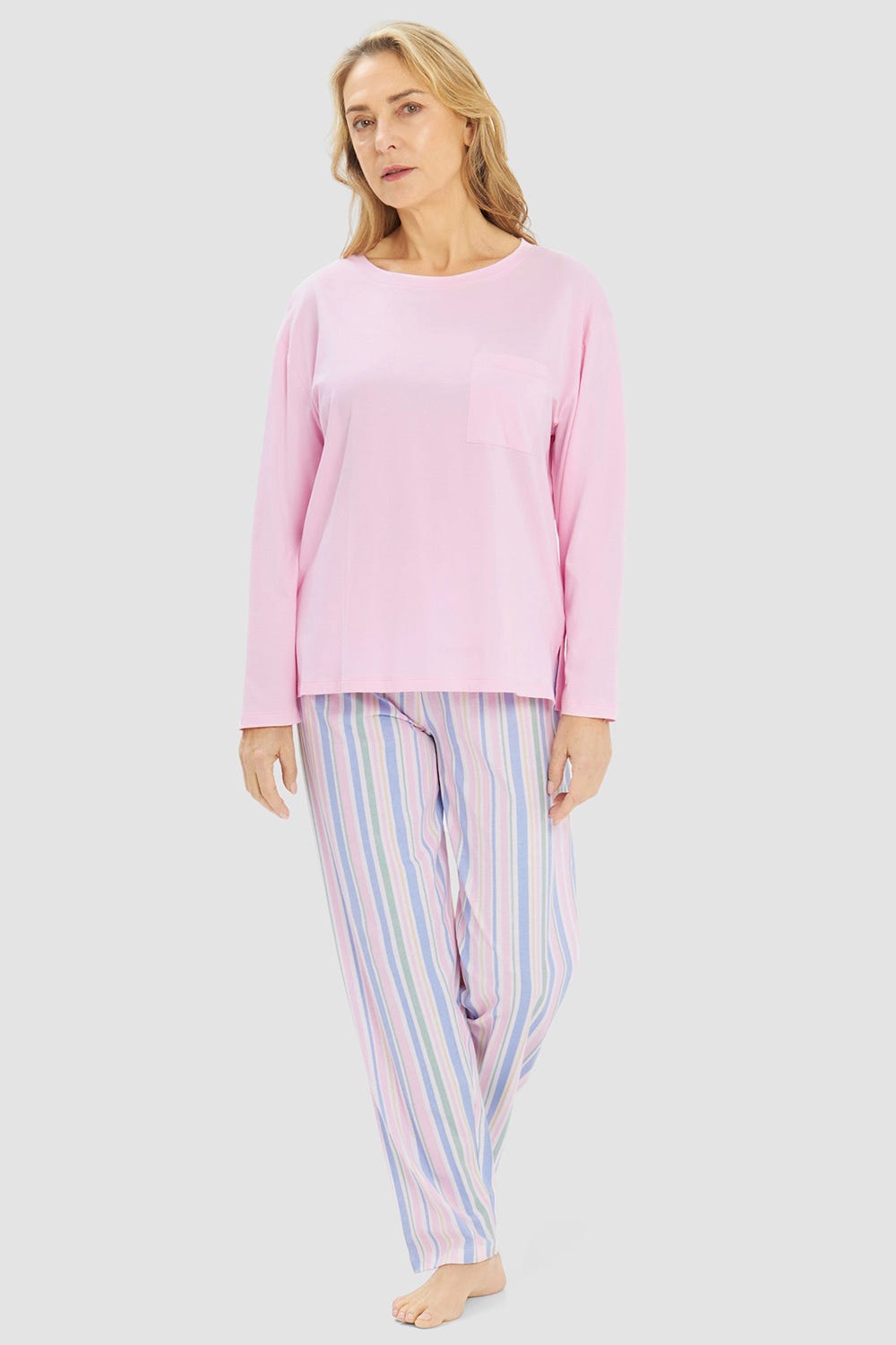 Frontalbild von Pyjama mit pastelligem Streifendruck 100% Baumwolle