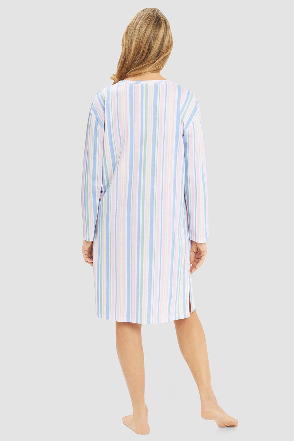 Rückansicht von Nachthemd mit pastelligem Streifendruck 100% Baumwolle
