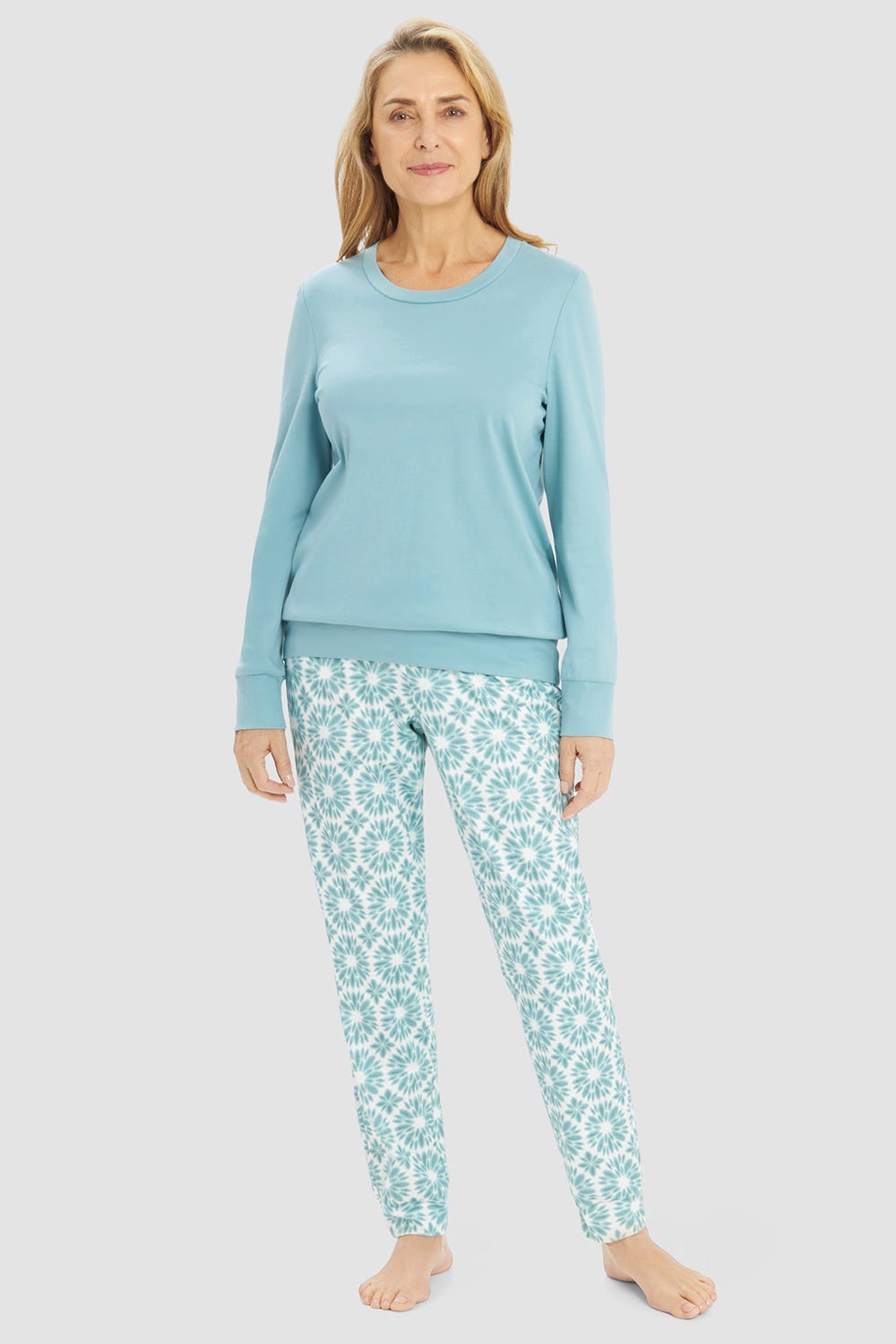 Frontalbild von Pyjama im Grafikdruck Türkis 100% Baumwolle