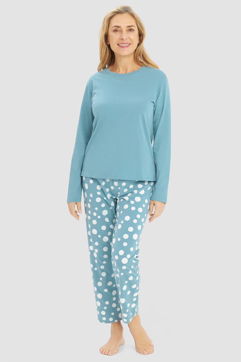 Frontalbild von Pyjama mit Tupfendruck Mintgrün 100% Baumwolle