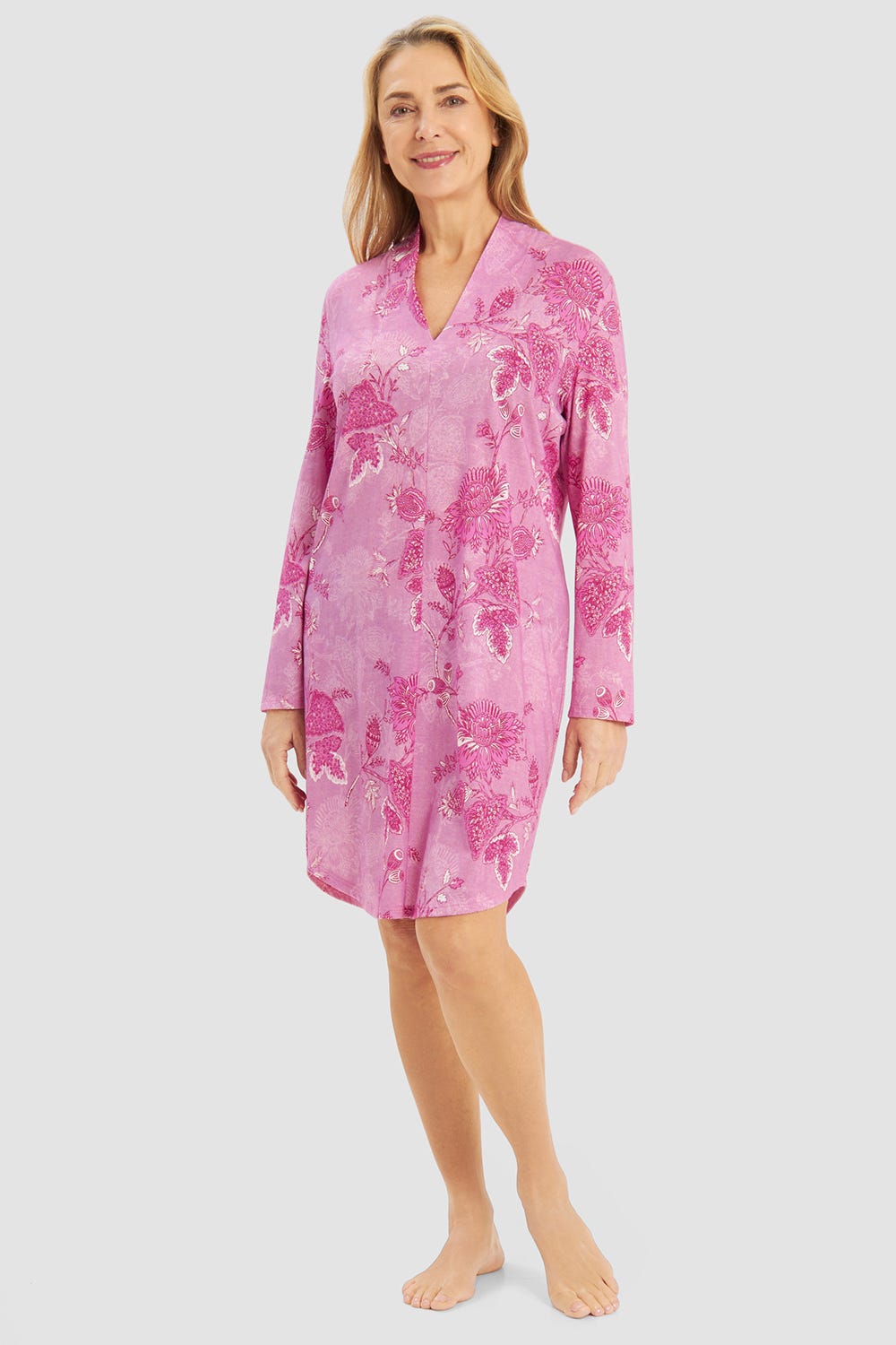 Frontalbild von Nachthemd im romantischen Ornament-Druck Große Größen bis 54