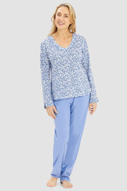 Frontalbild von Pyjama im Blättermuster Blau 100% Baumwolle