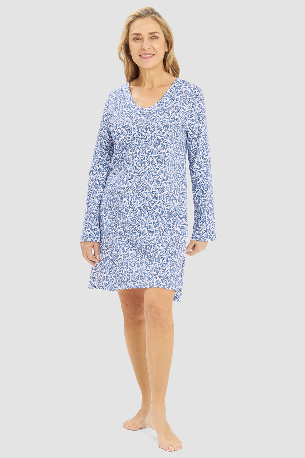 Frontalbild von Nachthemd im Blättermuster Blau 100% Baumwolle