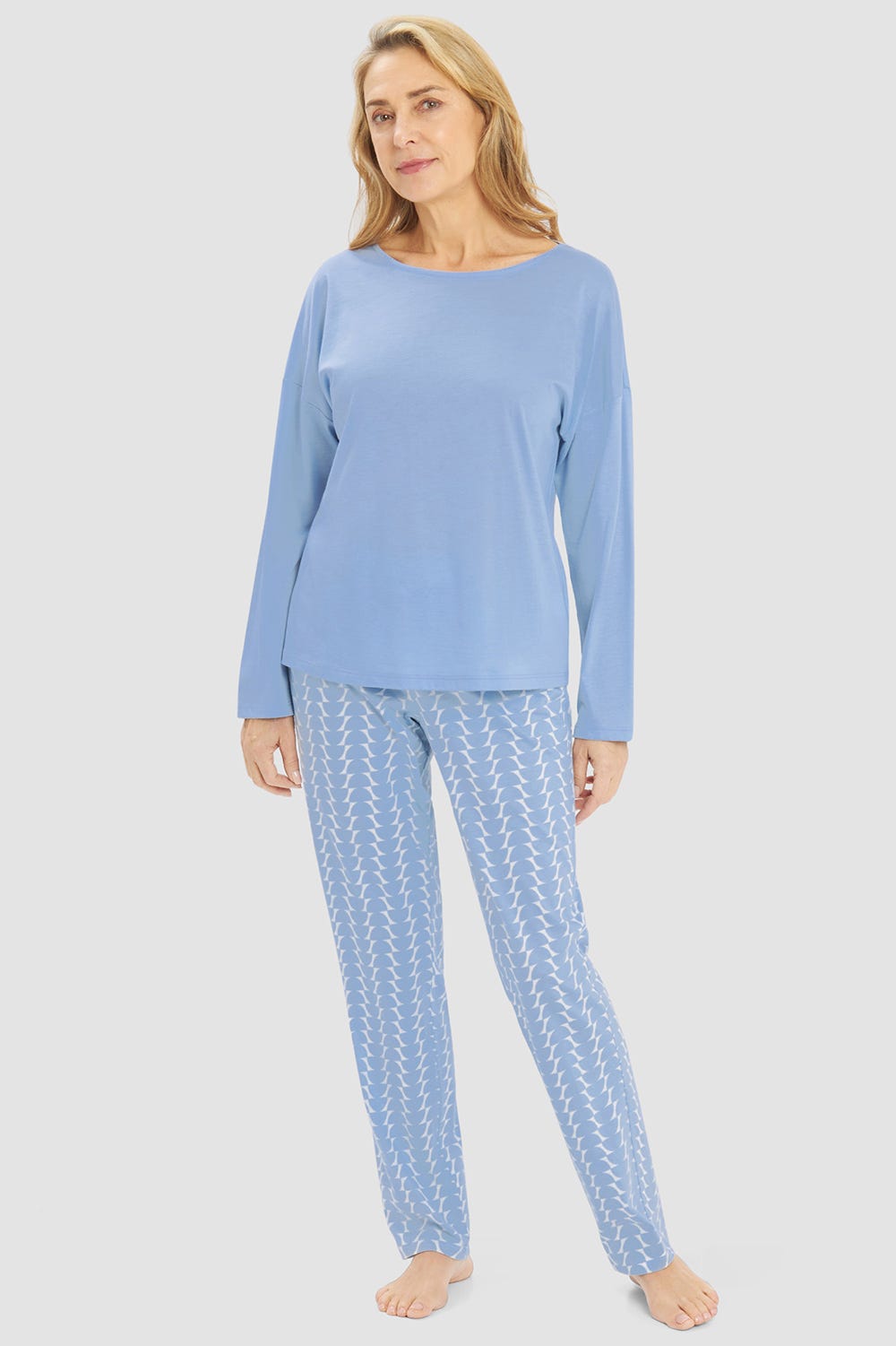 Frontalbild von Pyjama im Retro-Muster Halbkreise 100% Baumwolle