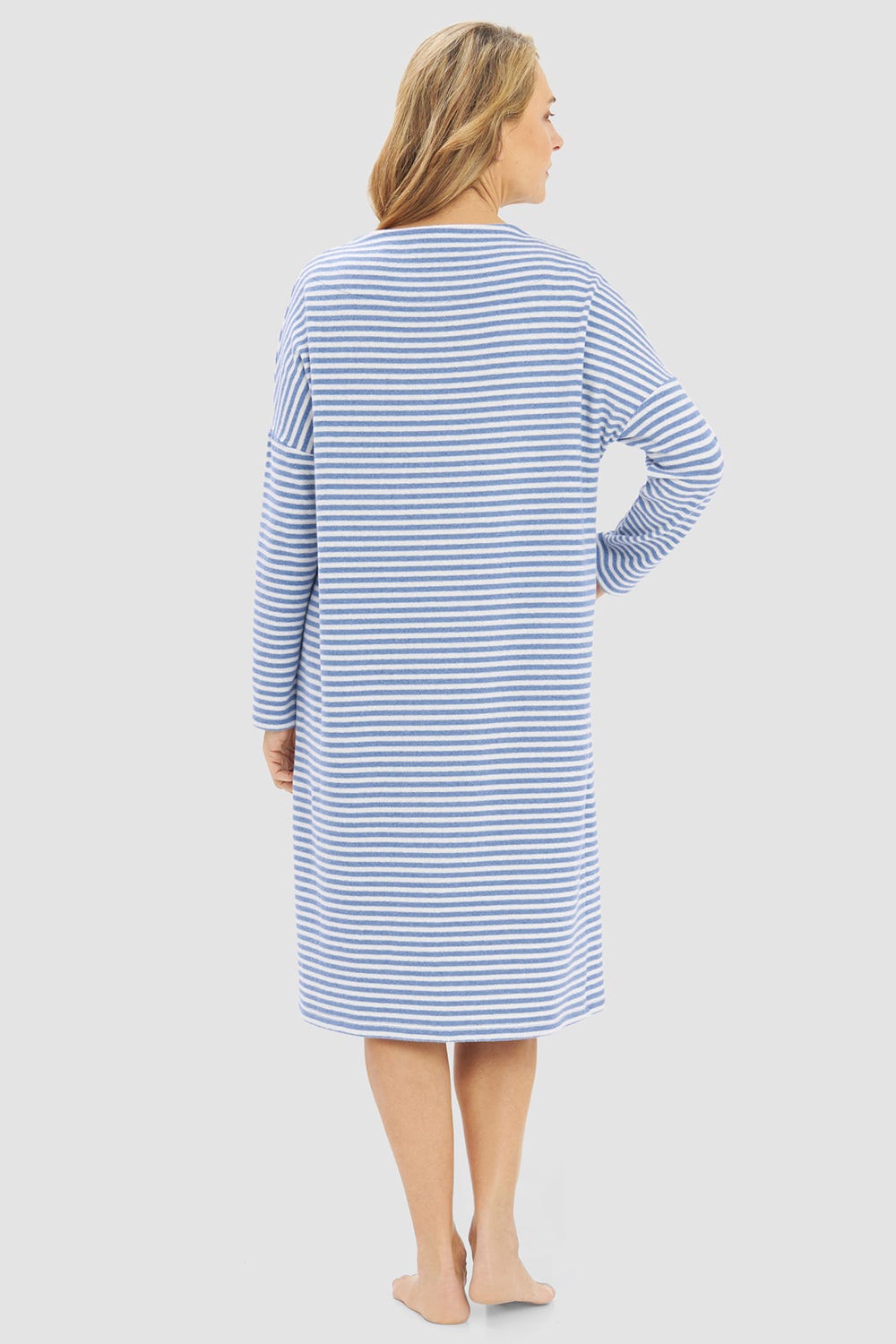 Rückansicht von Hauskleid mit Ringeldruck Blau-Weiß Materialmix