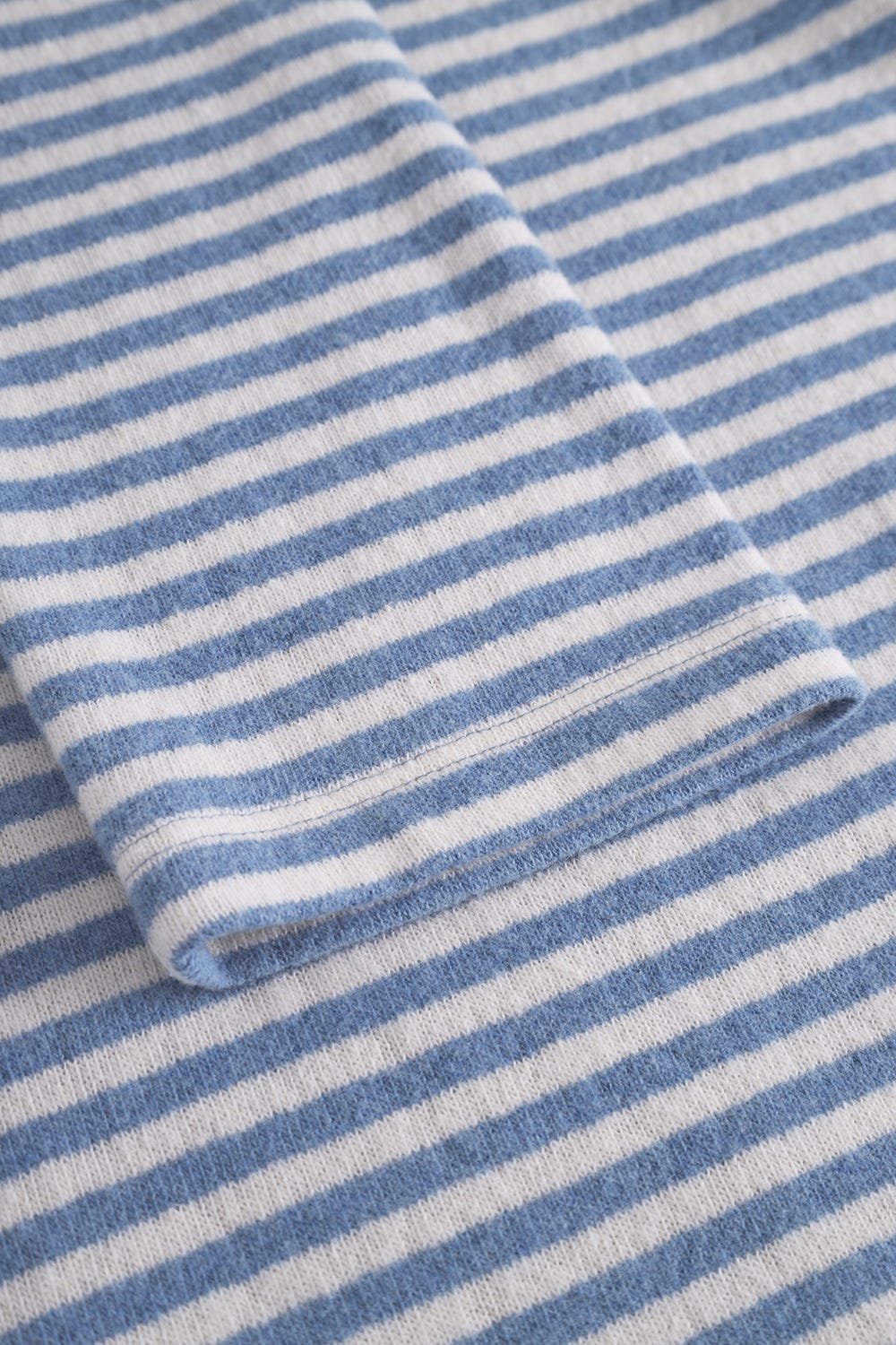 Detailbild 2 von Hauskleid mit Ringeldruck Blau-Weiß Materialmix