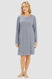 Frontalbild von Nachthemd im Ringelmuster-Mix Strickware