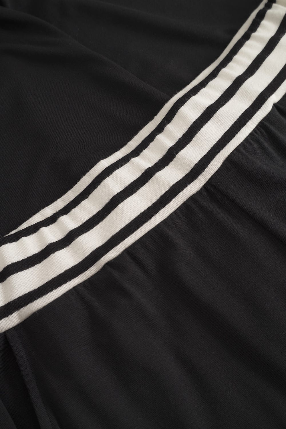 Detailbild 2 von Pyjamahose mit Ringel-Bund in Schwarz Materialmix