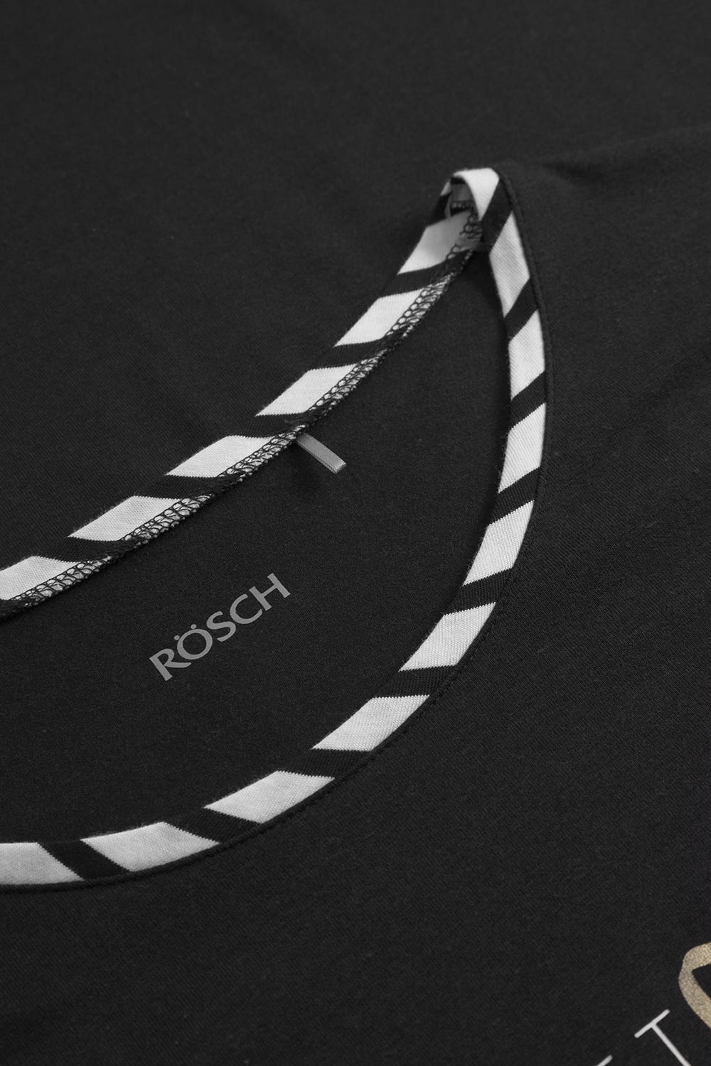 Detailbild 1 von Bigshirt mit verspieltem Schriftzug in Schwarz Materialmix