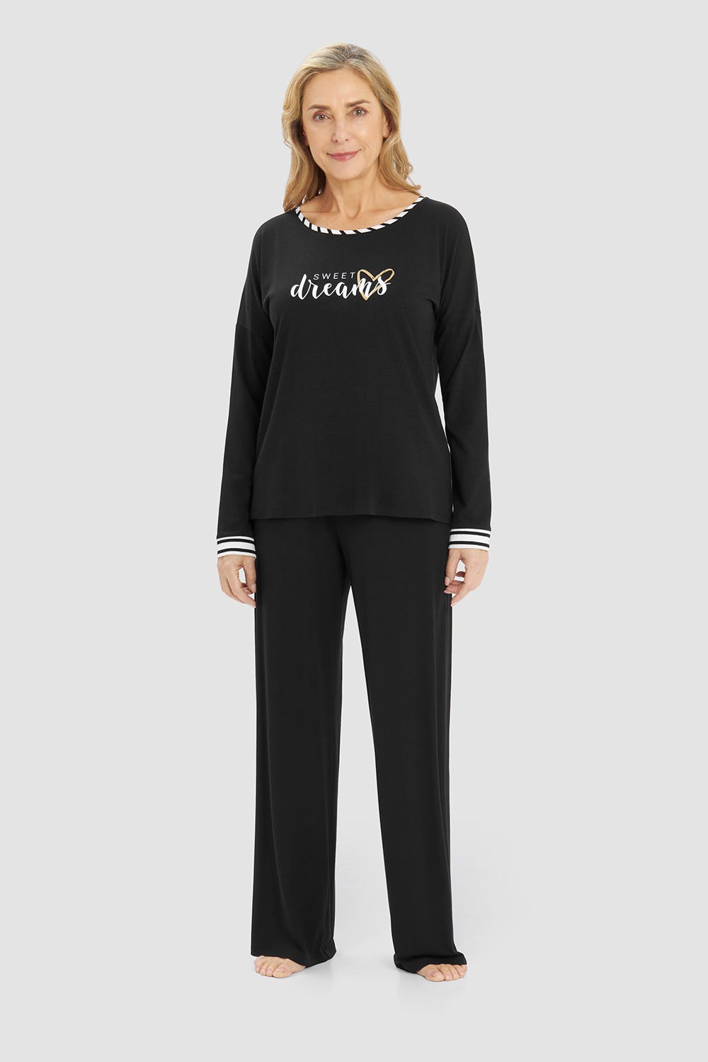 Detailbild 1 von Pyjamashirt mit verspieltem Schriftzug in Schwarz Materialmix