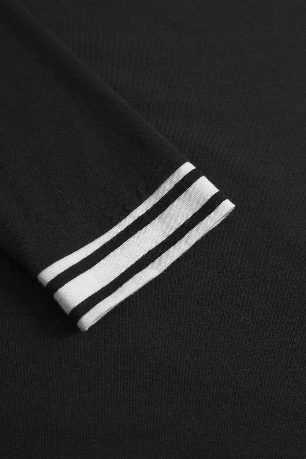 Detailbild 2 von Pyjamashirt mit verspieltem Schriftzug in Schwarz Materialmix