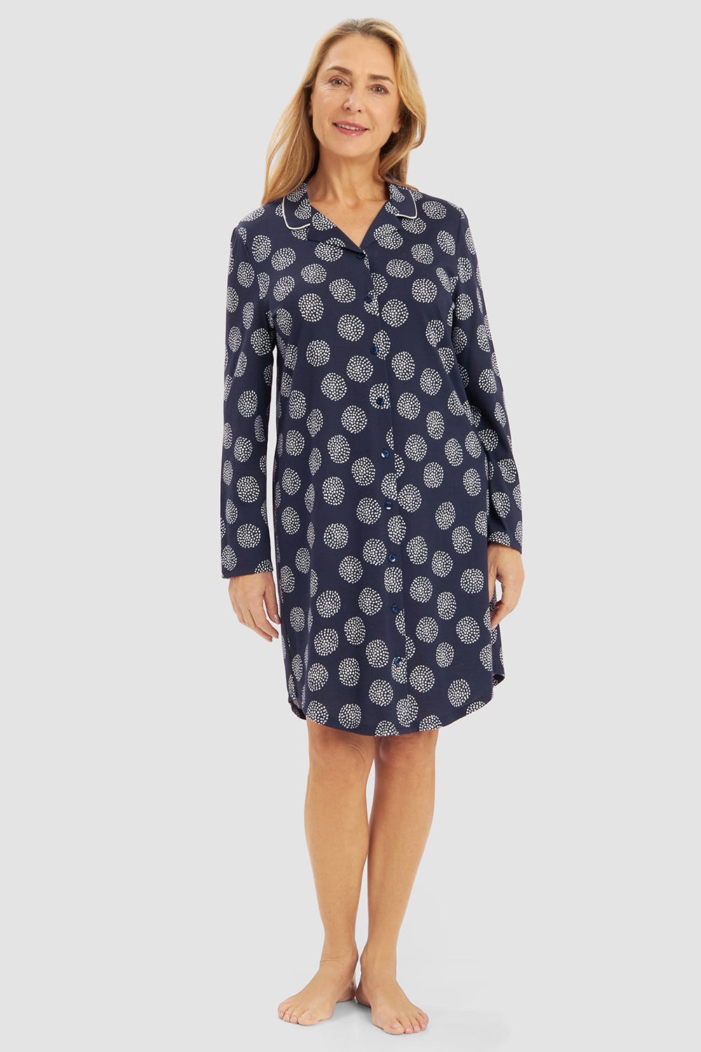 Frontalbild von Nachthemd Langarm im grafischen Punktemuster Baumwolle/Modal