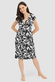 Frontalbild von Strandkleid im Blätter-Druck Schwarz-Weiß Viskose/Elasthan