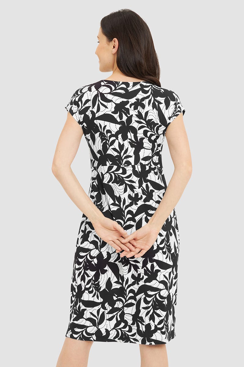 Rückansicht von Strandkleid im Blätter-Druck Schwarz-Weiß Viskose/Elasthan