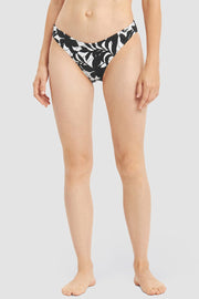 Frontalbild von Bikini Hose im Blätter-Druck Schwarz-Weiß