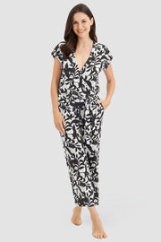 Frontalbild von Jumpsuit im Blätter-Druck Schwarz-Weiß Viskose/Elasthan