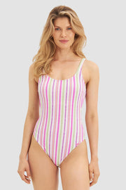Frontalbild von Badeanzug im sommerlichen Streifendruck