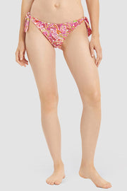 Frontalbild von Bikini Hose im sommerlichen Paisley-Druck