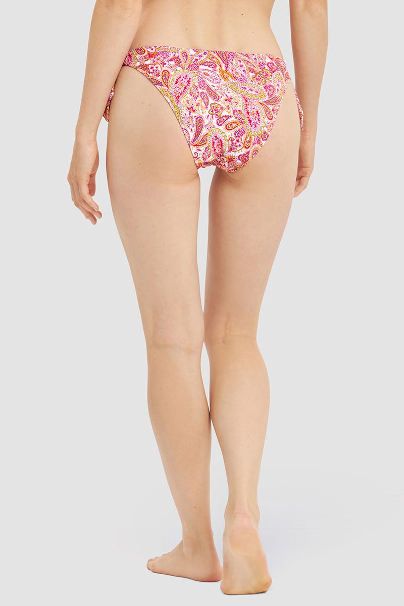 Rückansicht von Bikini Hose im sommerlichen Paisley-Druck