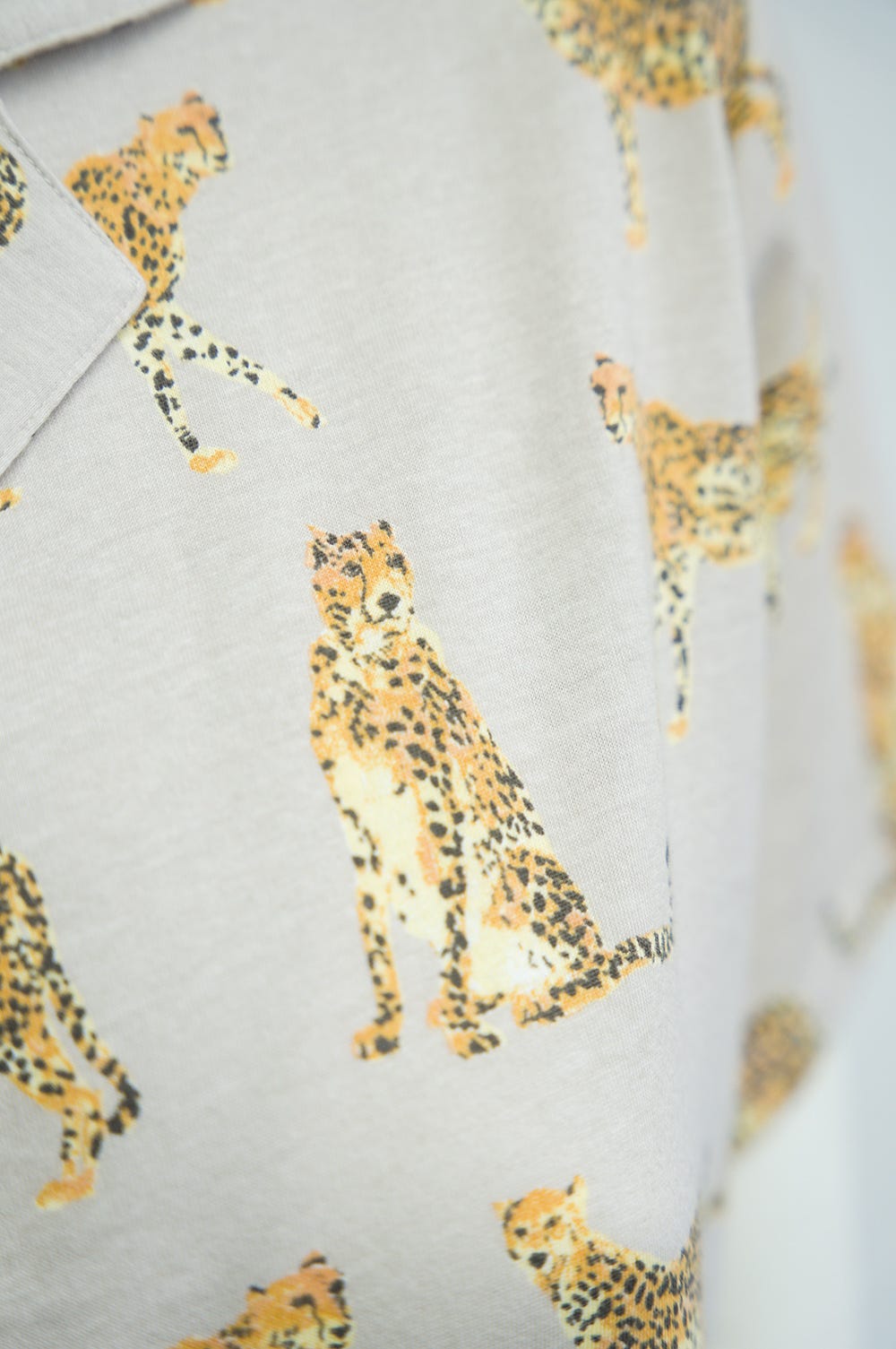 Detailbild 1 von Pyjama im Leoparden-Druck Herrenhemdstil 100% Baumwolle