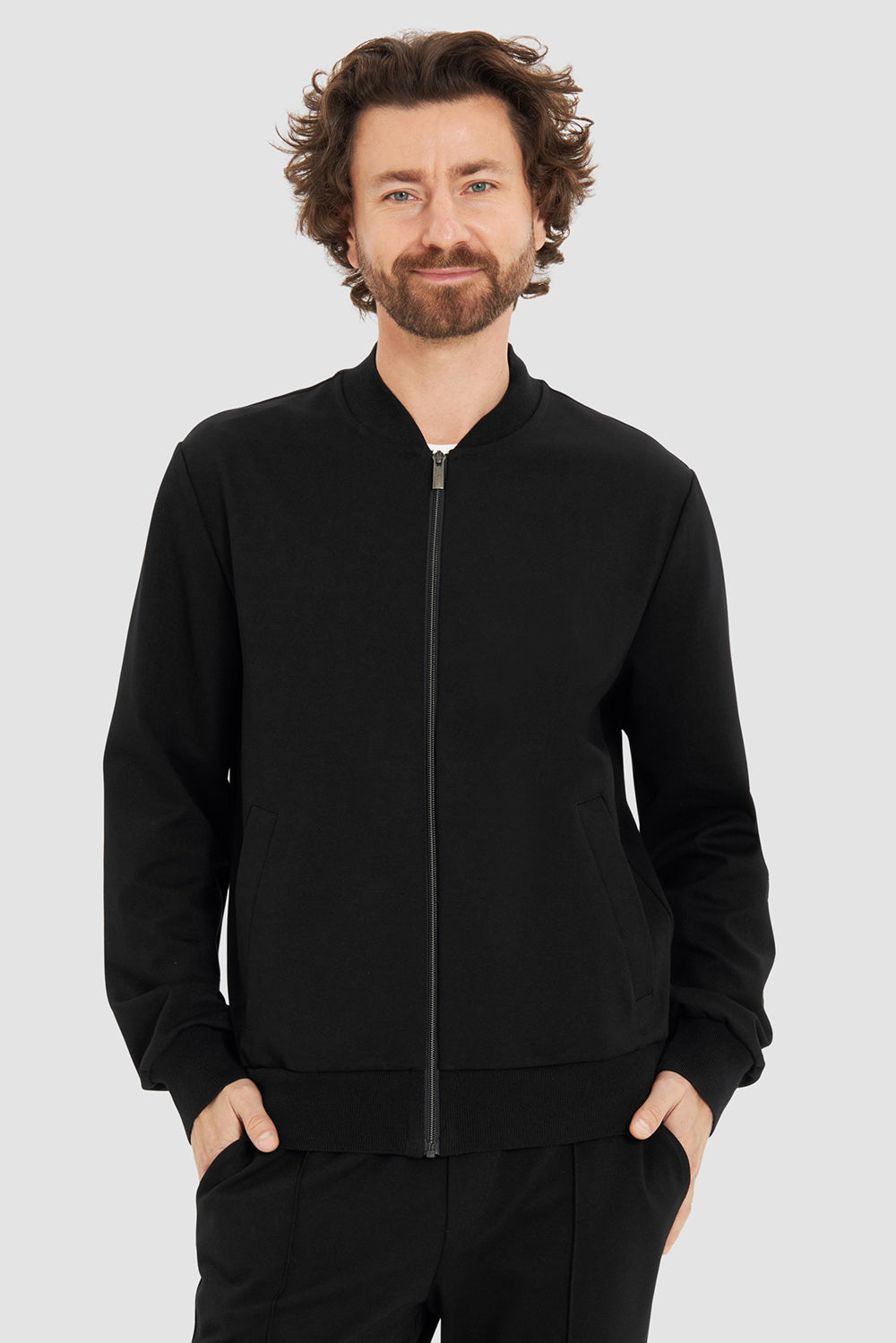 Frontalbild von Rösch Jacke im College-Stil