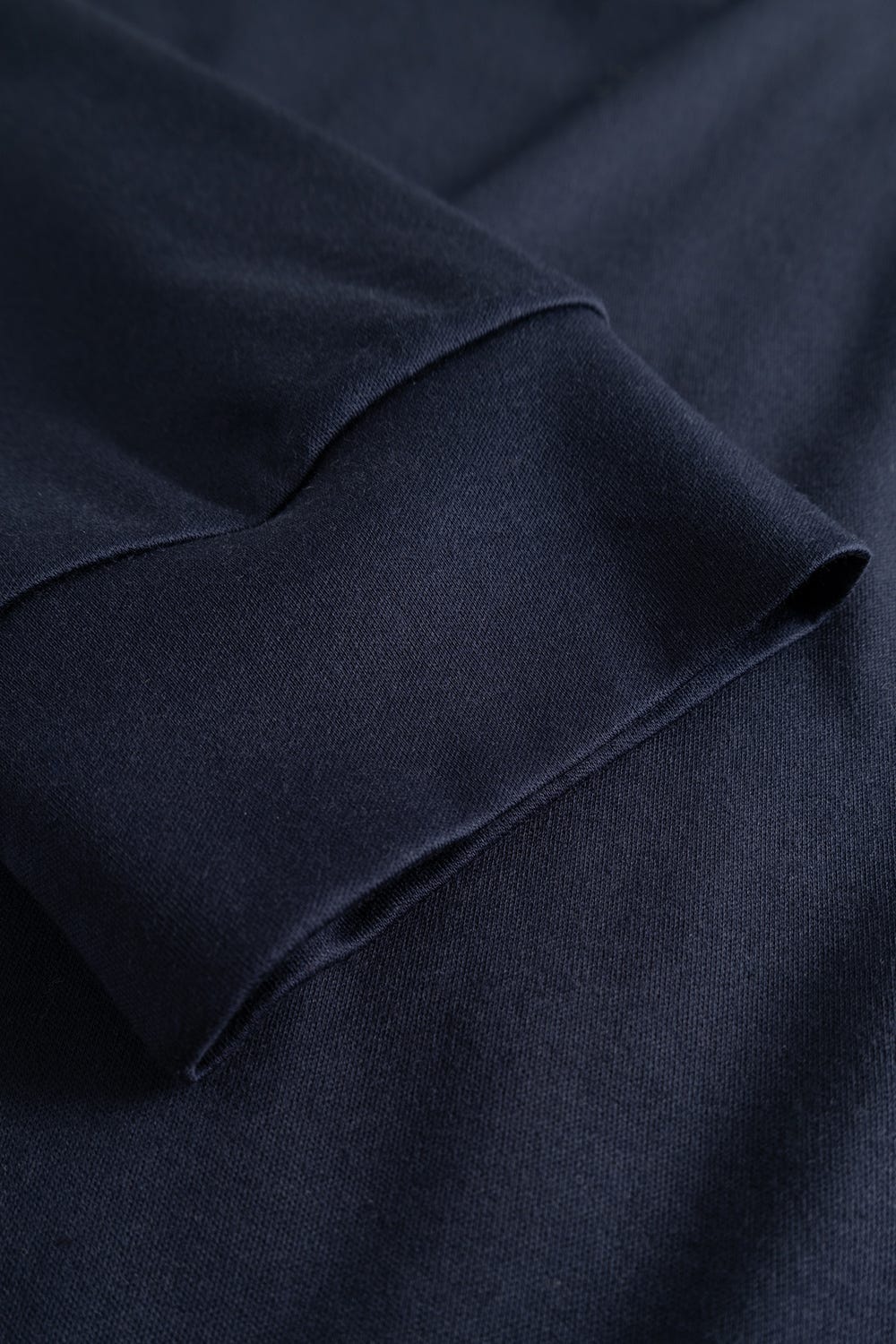 Detailbild 2 von Herren Langer Pyjama mit Minimalprint Blau V-Ausschnitt 100% Baumwolle