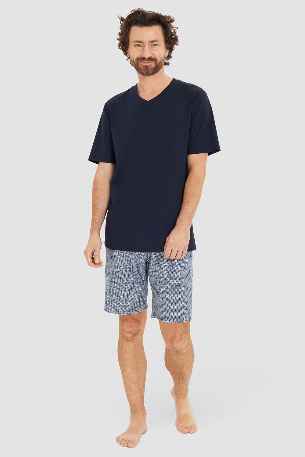 Frontalbild von Herren Kurzer Pyjama mit Minimalprint Blau Bermuda V-Ausschnitt 100% Baumwolle