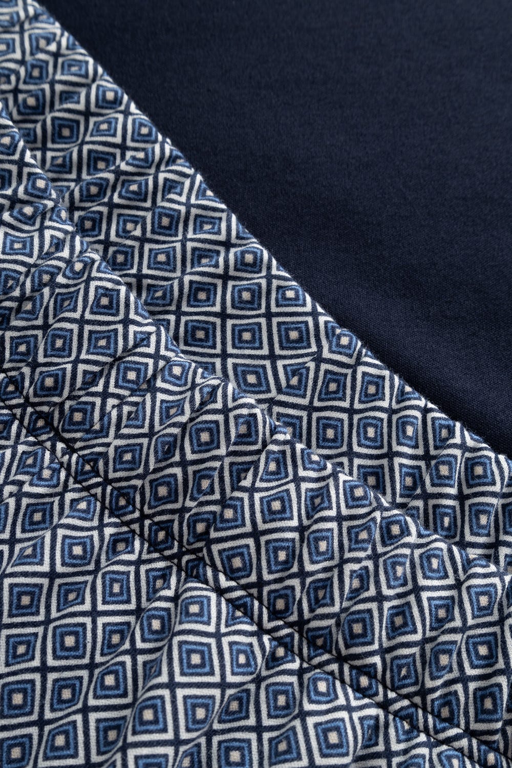 Detailbild 2 von Herren Kurzer Pyjama mit Minimalprint Blau Bermuda V-Ausschnitt 100% Baumwolle
