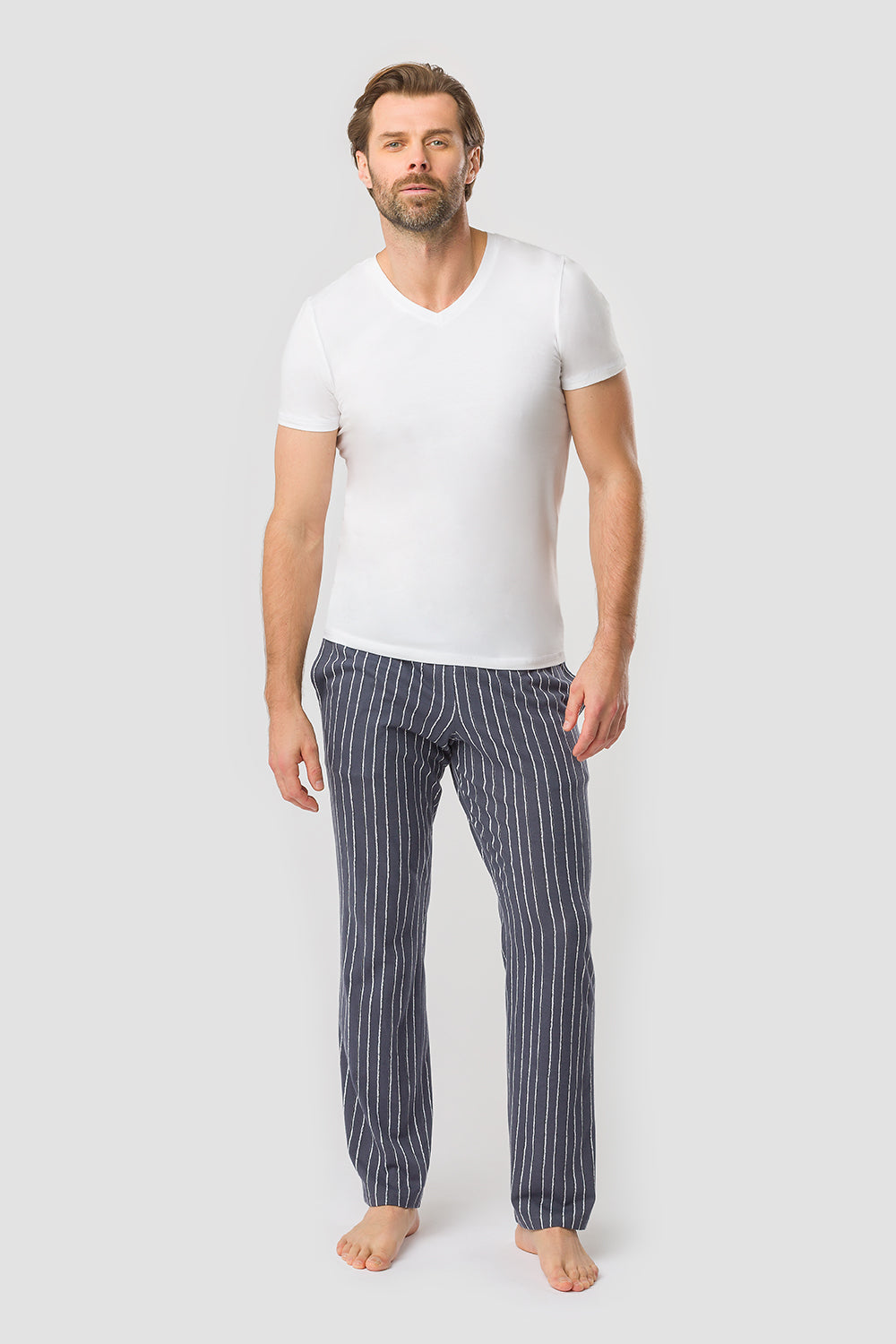 Ganzkörperbild von Rösch Shirt Kurz