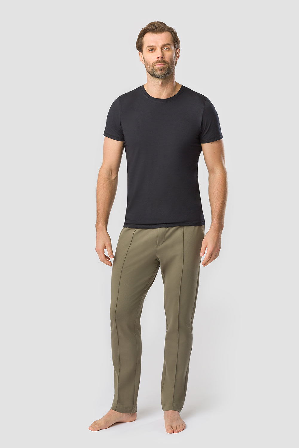 Ganzkörperbild von Rösch Shirt Kurz