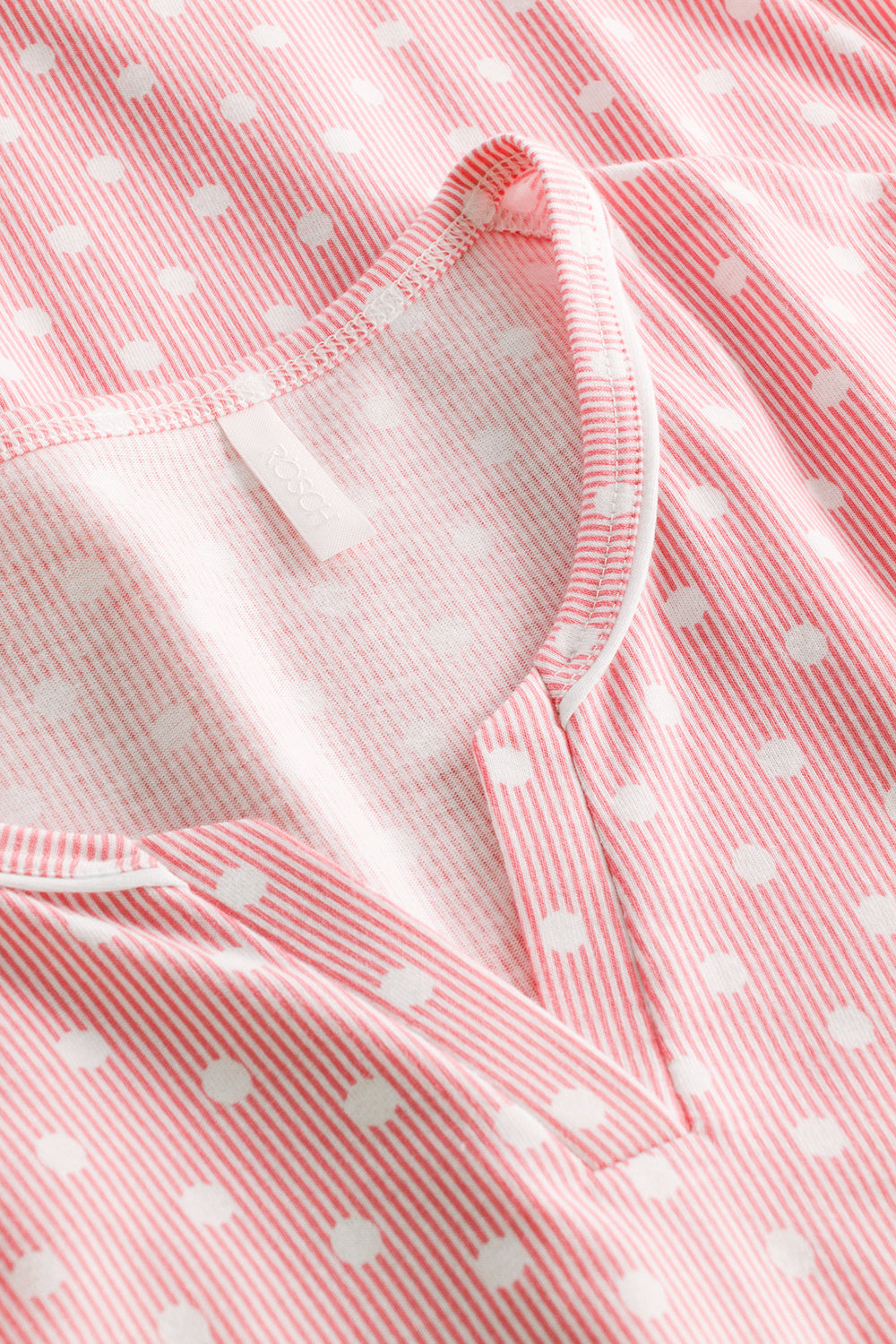 Ganzkörperbild von Rösch Pyjama Lang